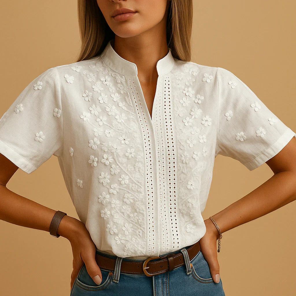 Séraphine™ | Blouse blanche brodée à col montant