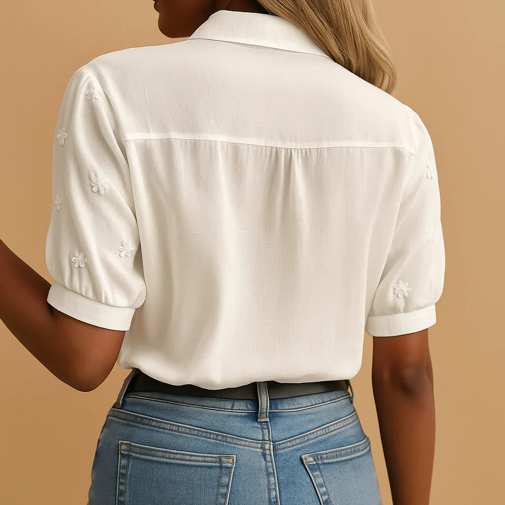 Séraphine™ | Blouse blanche brodée à col montant