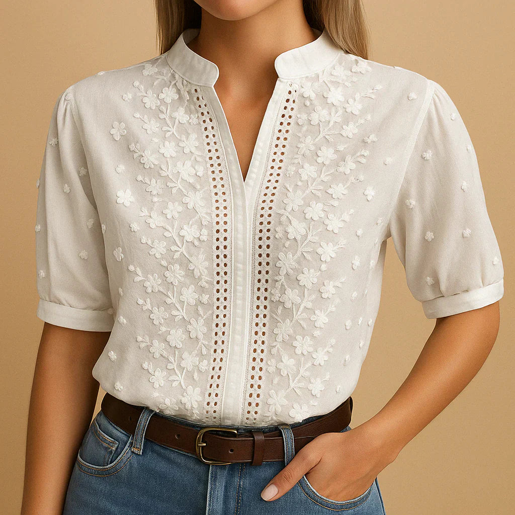 Séraphine™ | Blouse blanche brodée à col montant